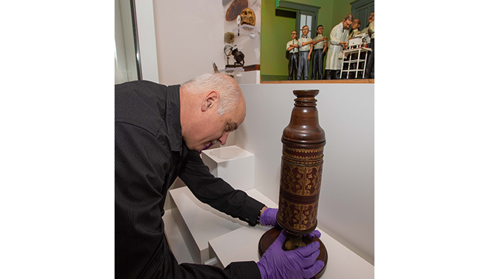  Alan Hawk installs the Hooke microscope